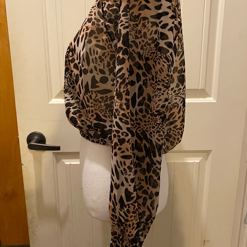 πHPπBlue Life Fina Animal Print Crop Top- NWOT - Picture 9 of 12